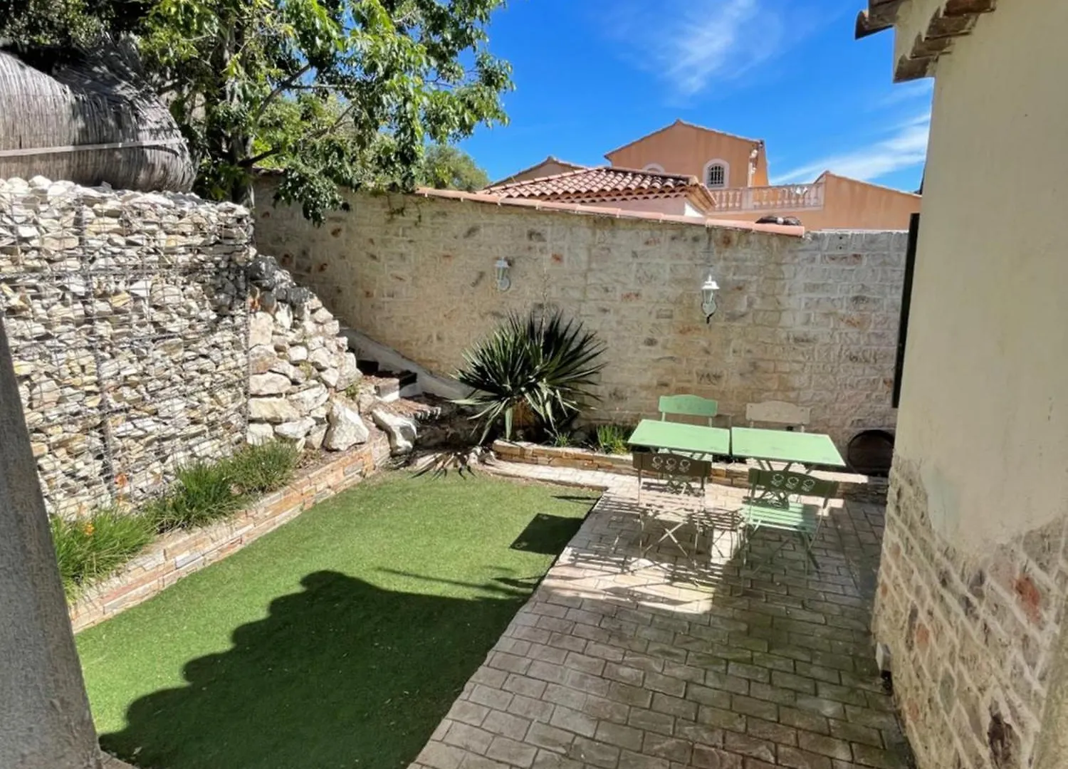 Maisonnette Avec Terrasse Et Patio A Cassis Nyaraló